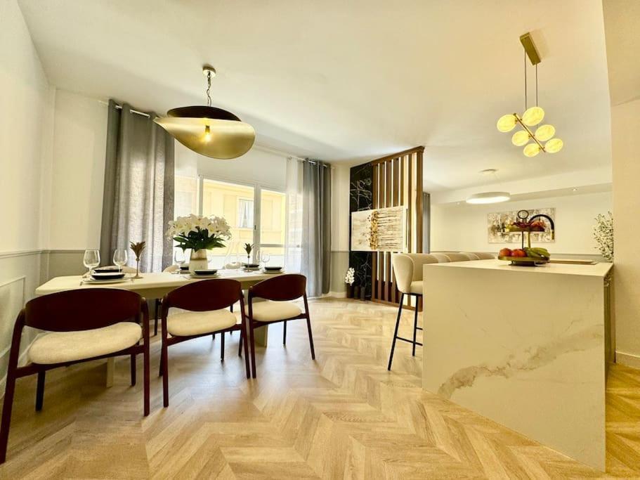 4Bd Central Soho Luxe Retreat Terrace 2Bh & Ac Малага Екстериор снимка