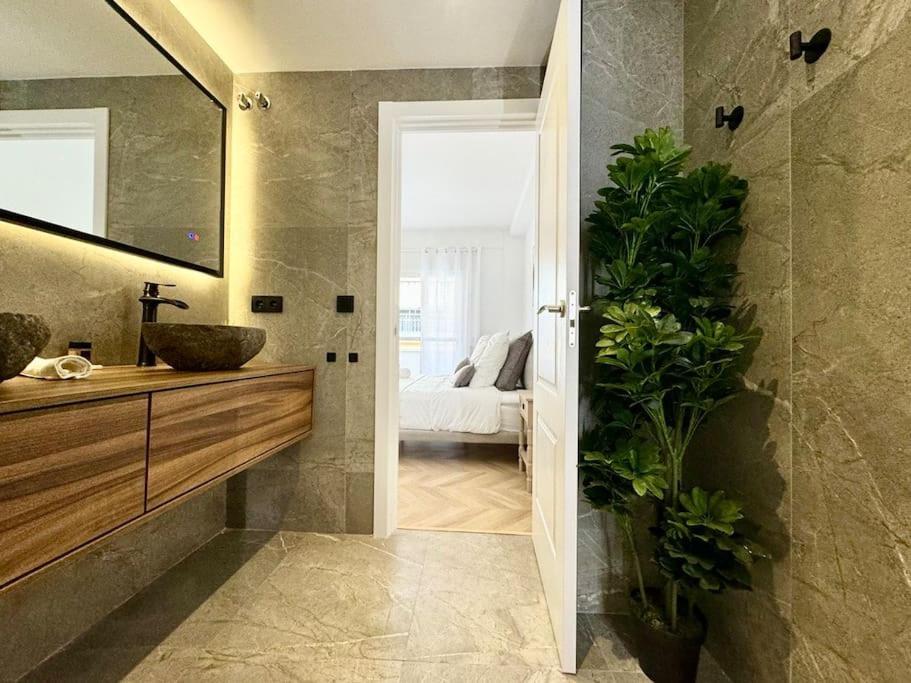 4Bd Central Soho Luxe Retreat Terrace 2Bh & Ac Малага Екстериор снимка